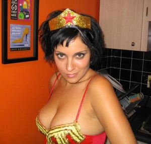 sexy wonder woman cosplayer (30).jpg