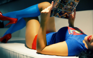 Supergirl enjoys some comics.png